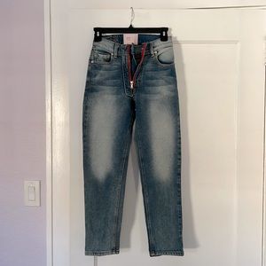 Revice Jeans, high-waisted, heart detail on the back.